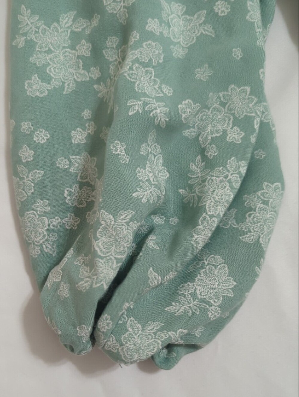 Torrid Hi-Lo Tie-Front Top, Color Lacey floral granite green sm Size 1X - Picture 6 of 15